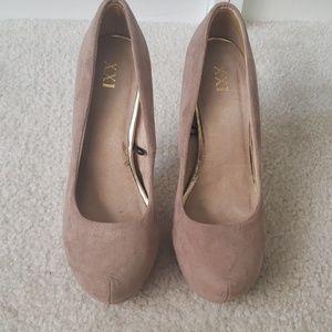 Pump Swede tan pump heel